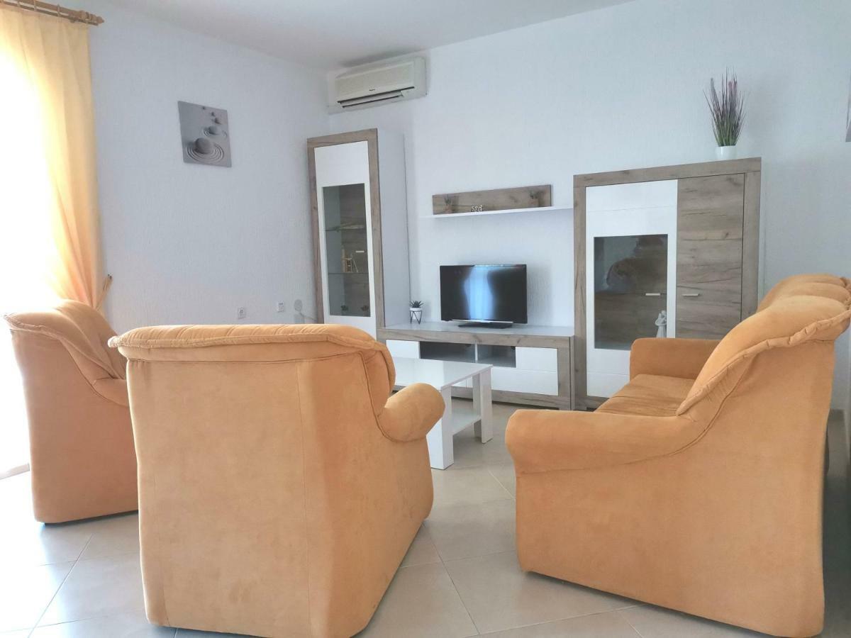 Apartment Regi *